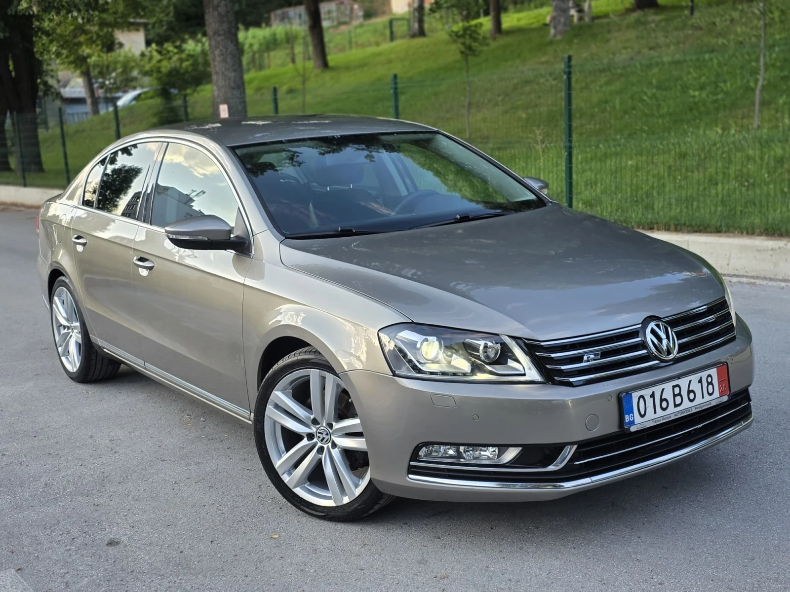 VW Passat 2.0 TDI Highline, снимка 2 - Автомобили и джипове - 55597786