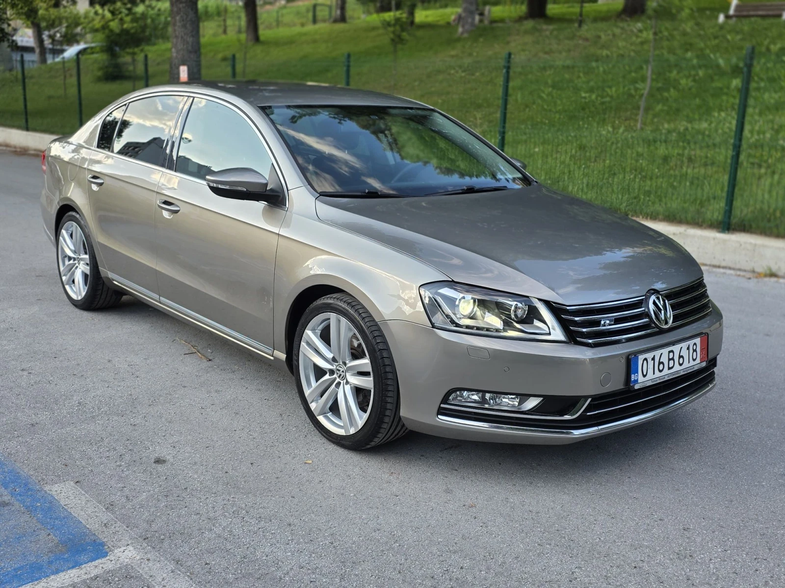 VW Passat 2.0 TDI Highline, снимка 8 - Автомобили и джипове - 55597786
