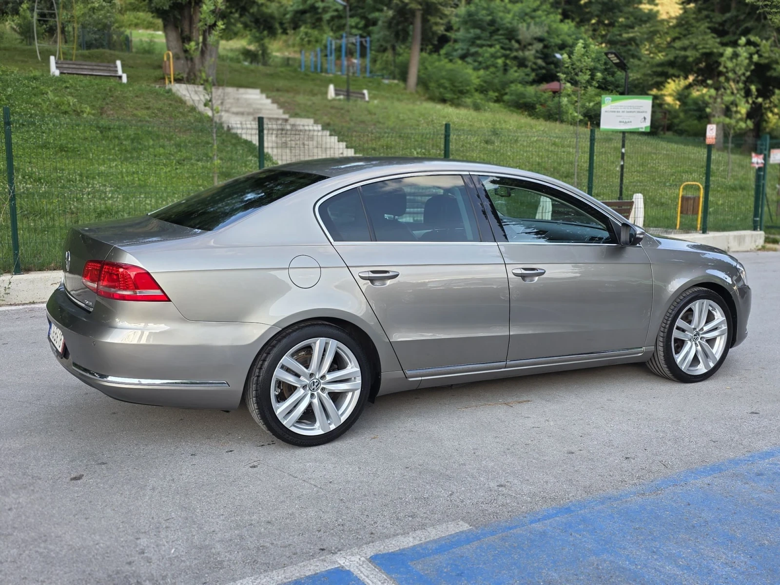 VW Passat 2.0 TDI Highline, снимка 7 - Автомобили и джипове - 55597786