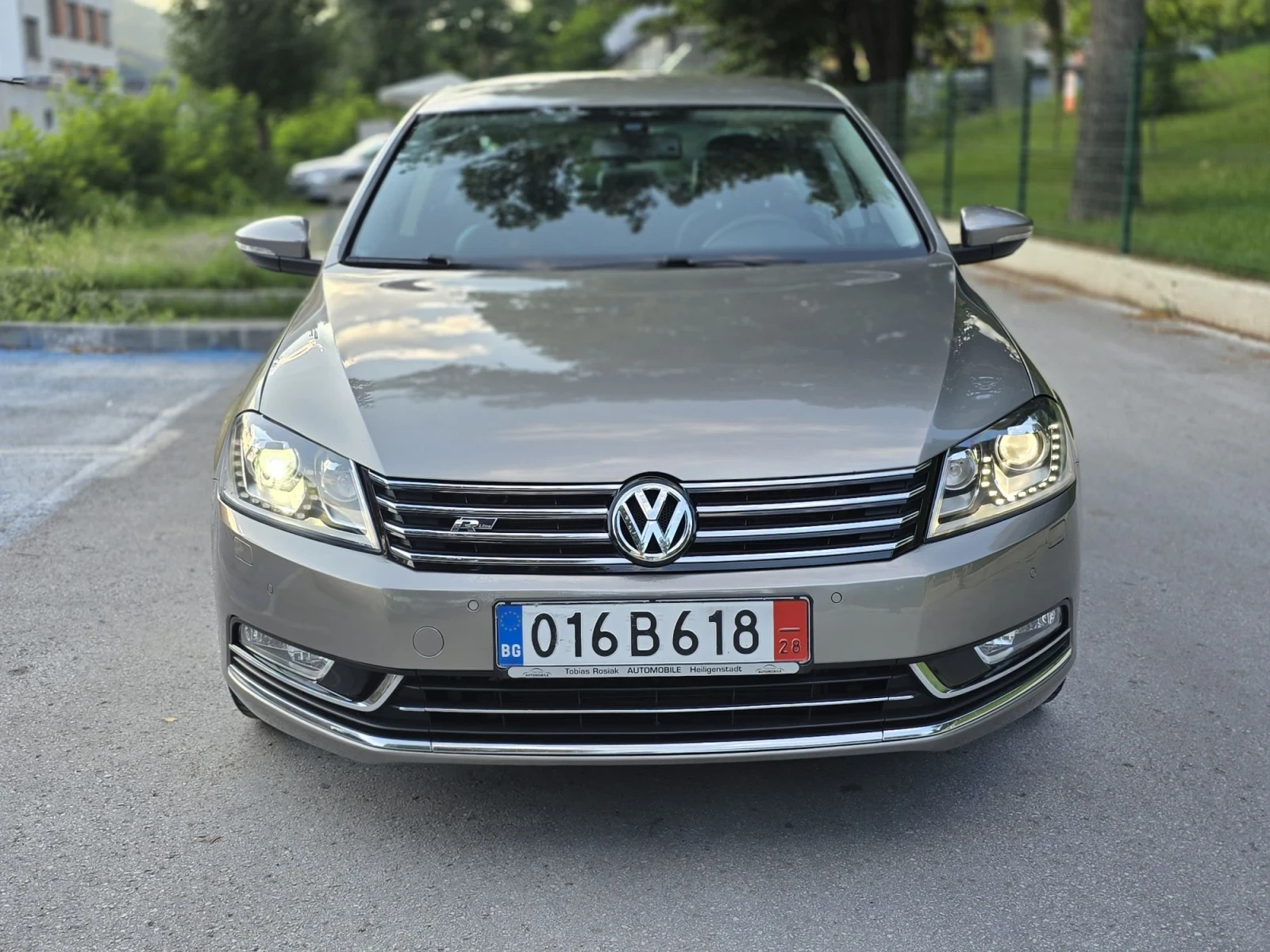 VW Passat 2.0 TDI Highline, снимка 3 - Автомобили и джипове - 55597786