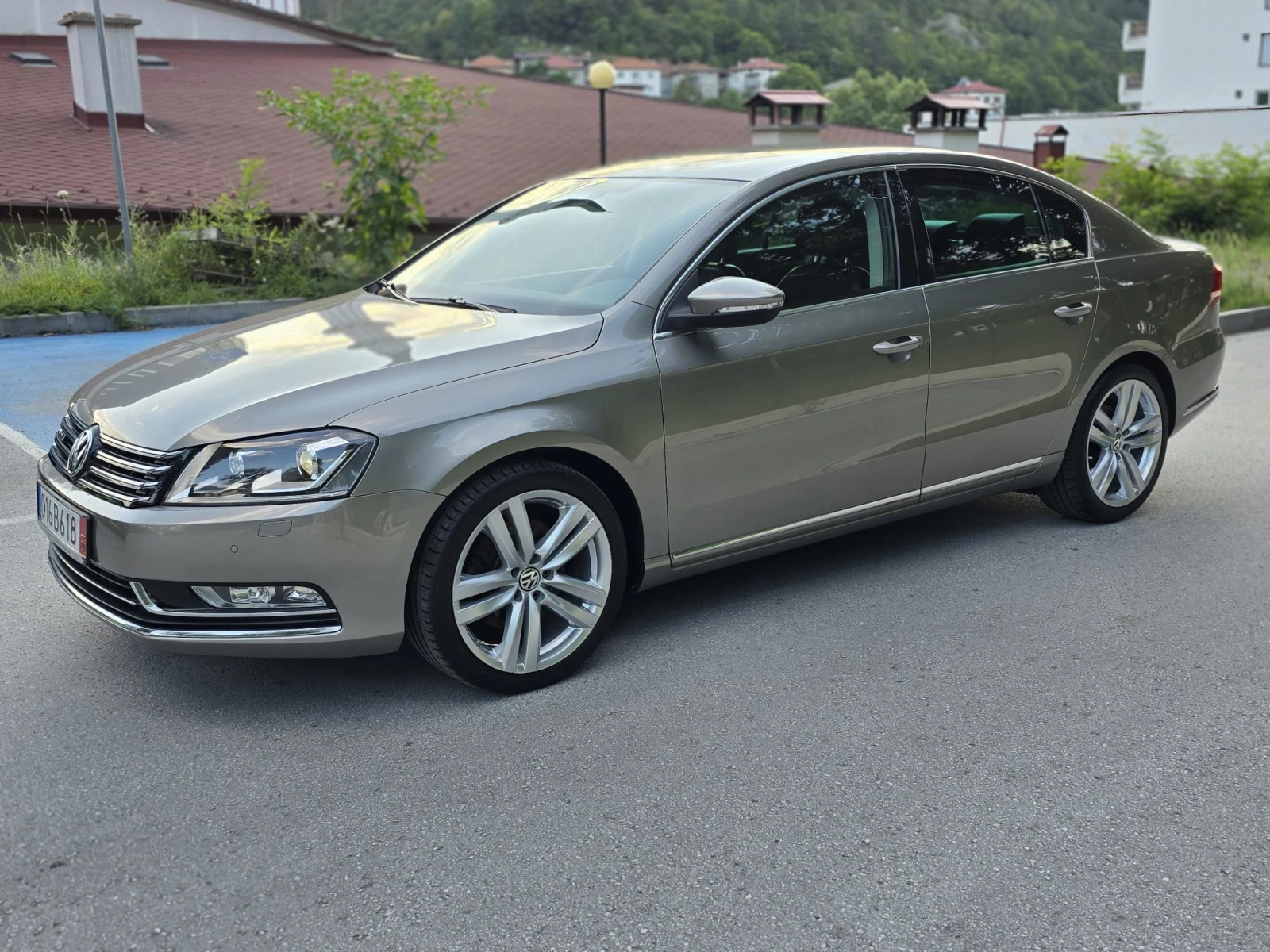VW Passat 2.0 TDI Highline, снимка 5 - Автомобили и джипове - 55597786