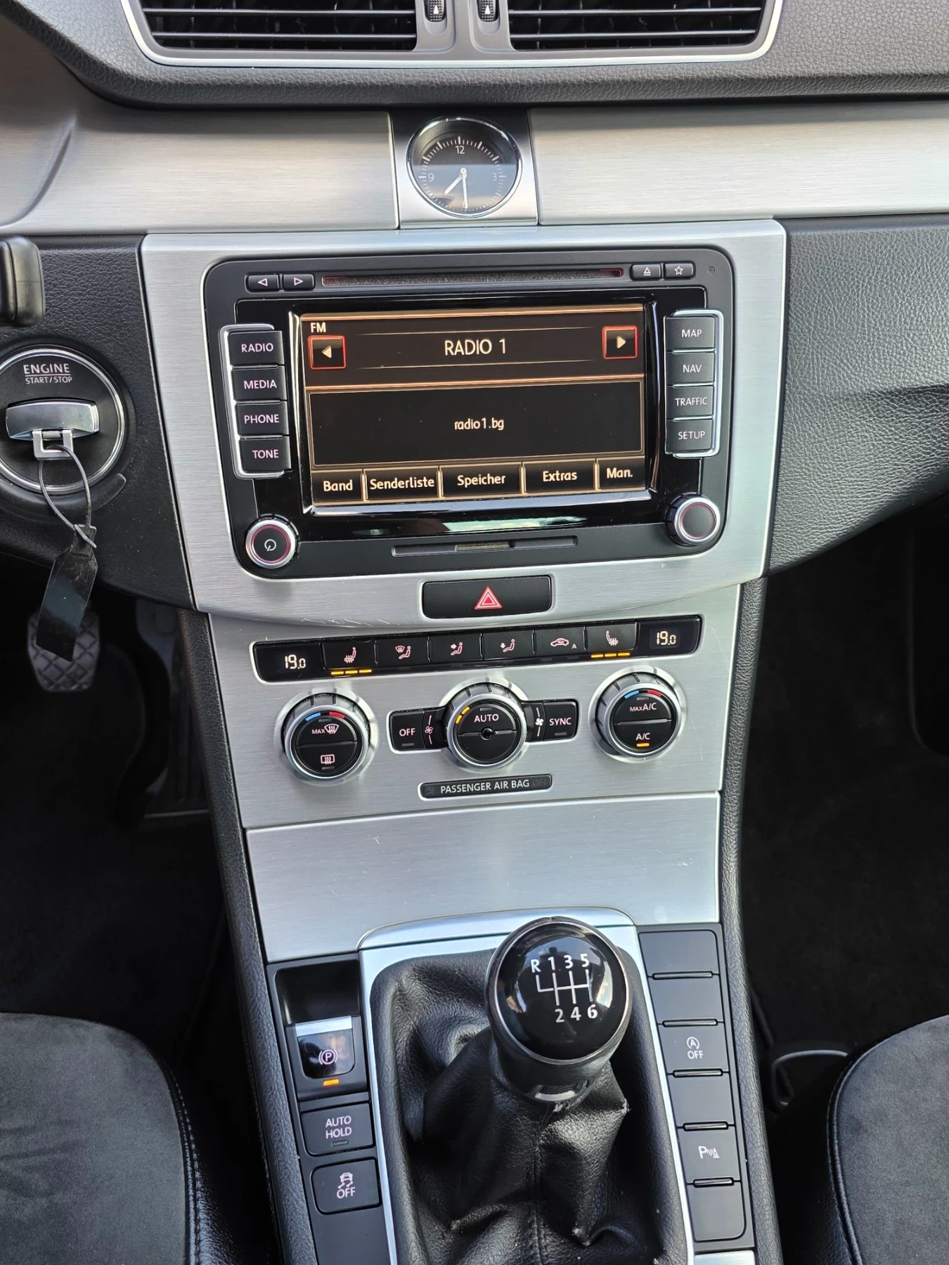 VW Passat 2.0 TDI Highline, снимка 12 - Автомобили и джипове - 55597786