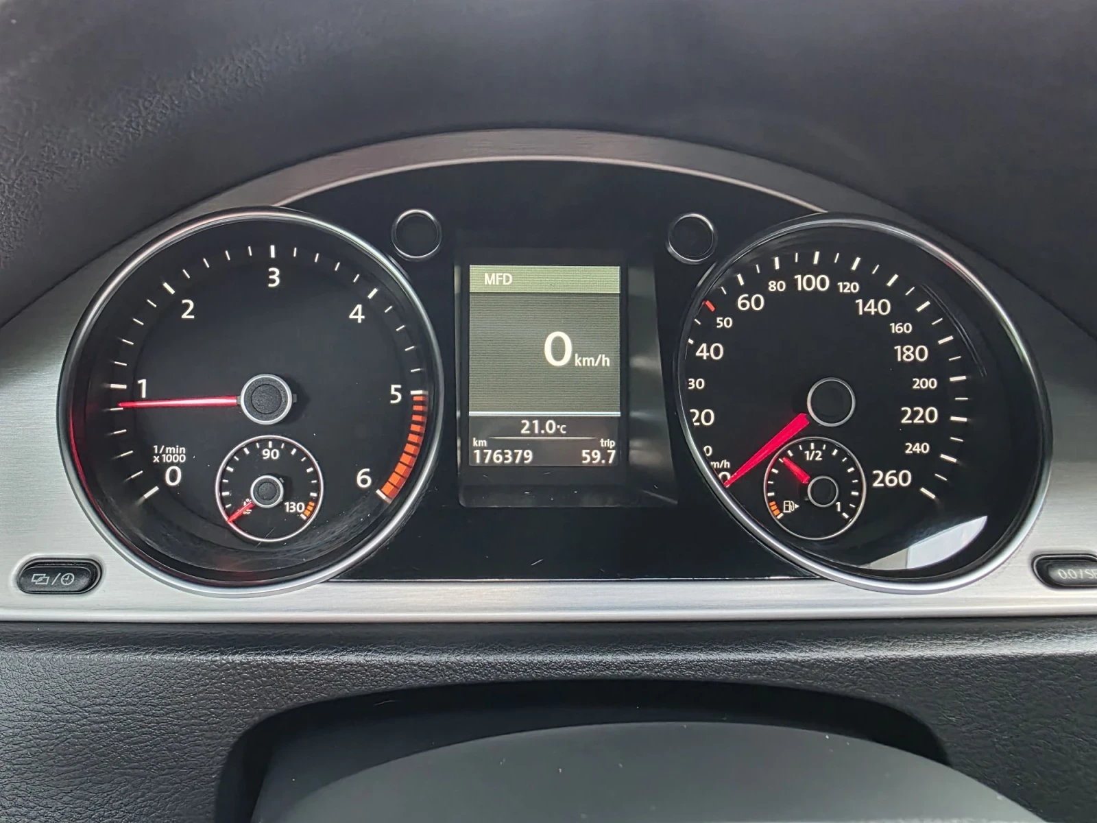 VW Passat 2.0 TDI Highline, снимка 13 - Автомобили и джипове - 55597786