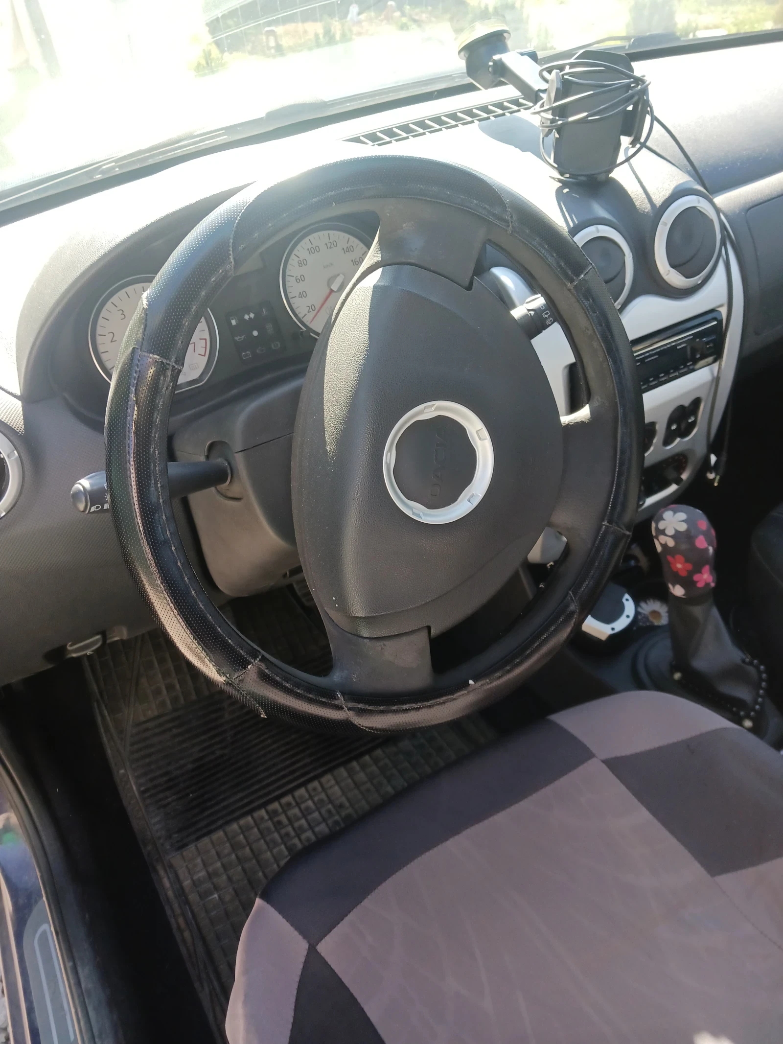 Dacia Sandero, снимка 5 - Автомобили и джипове - 56359354