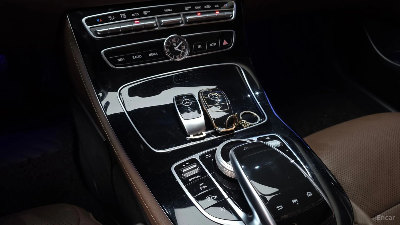 Mercedes-Benz E 300 4MATIC PANO * ����������* * ���� �� ��*  | Mobile.bg � ����������� 17