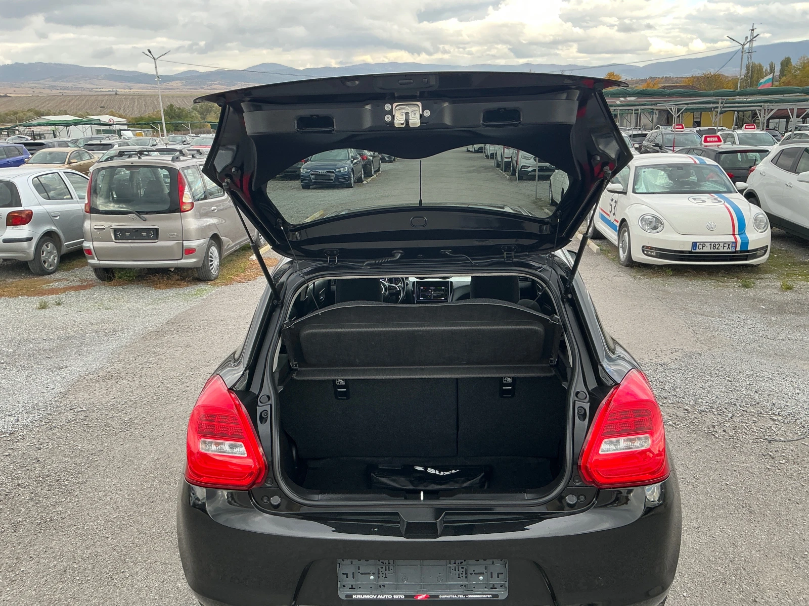 Suzuki Swift 1.2 HYBRID, снимка 10 - Автомобили и джипове - 56615099