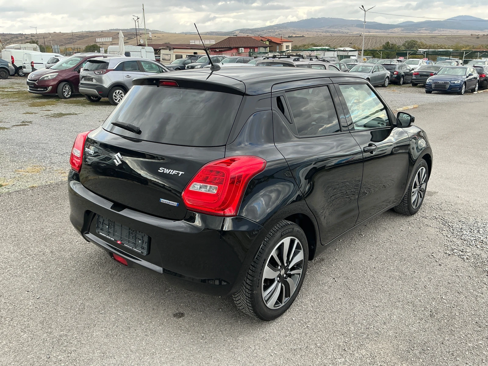 Suzuki Swift 1.2 HYBRID, снимка 8 - Автомобили и джипове - 56615099