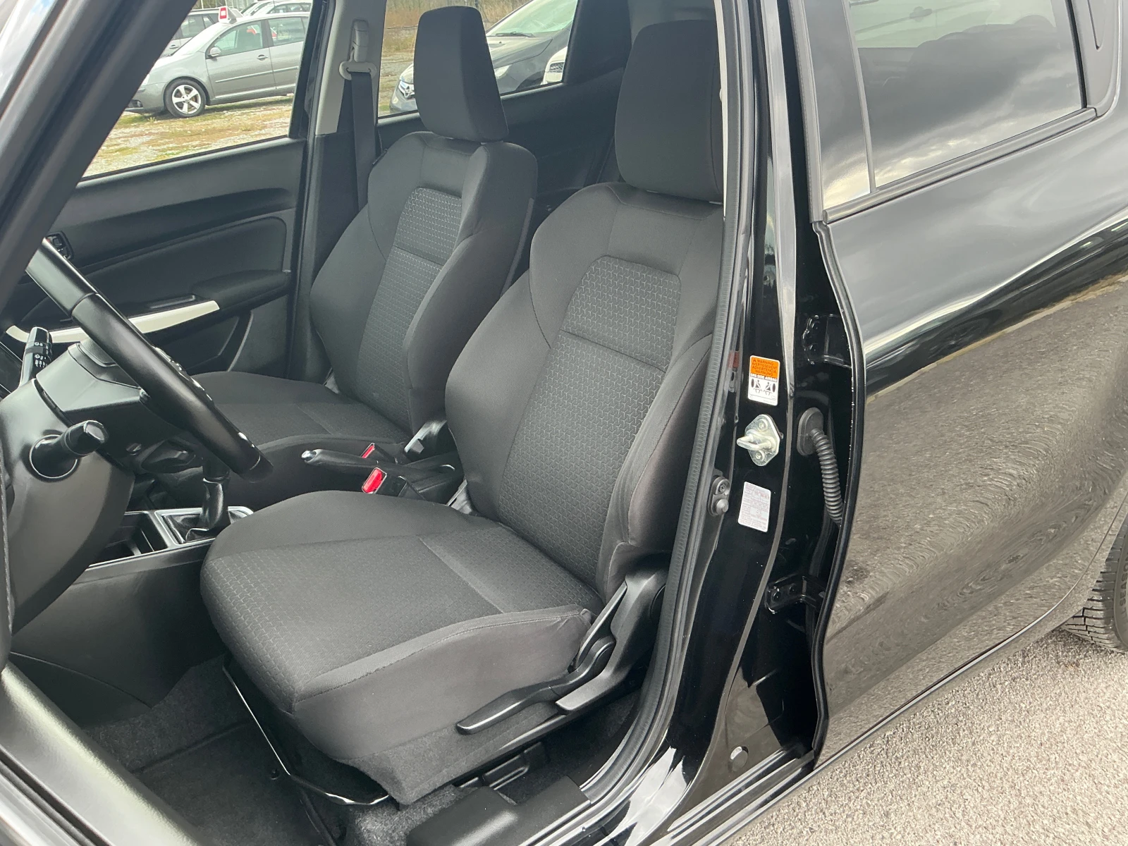Suzuki Swift 1.2 HYBRID, снимка 14 - Автомобили и джипове - 56615099