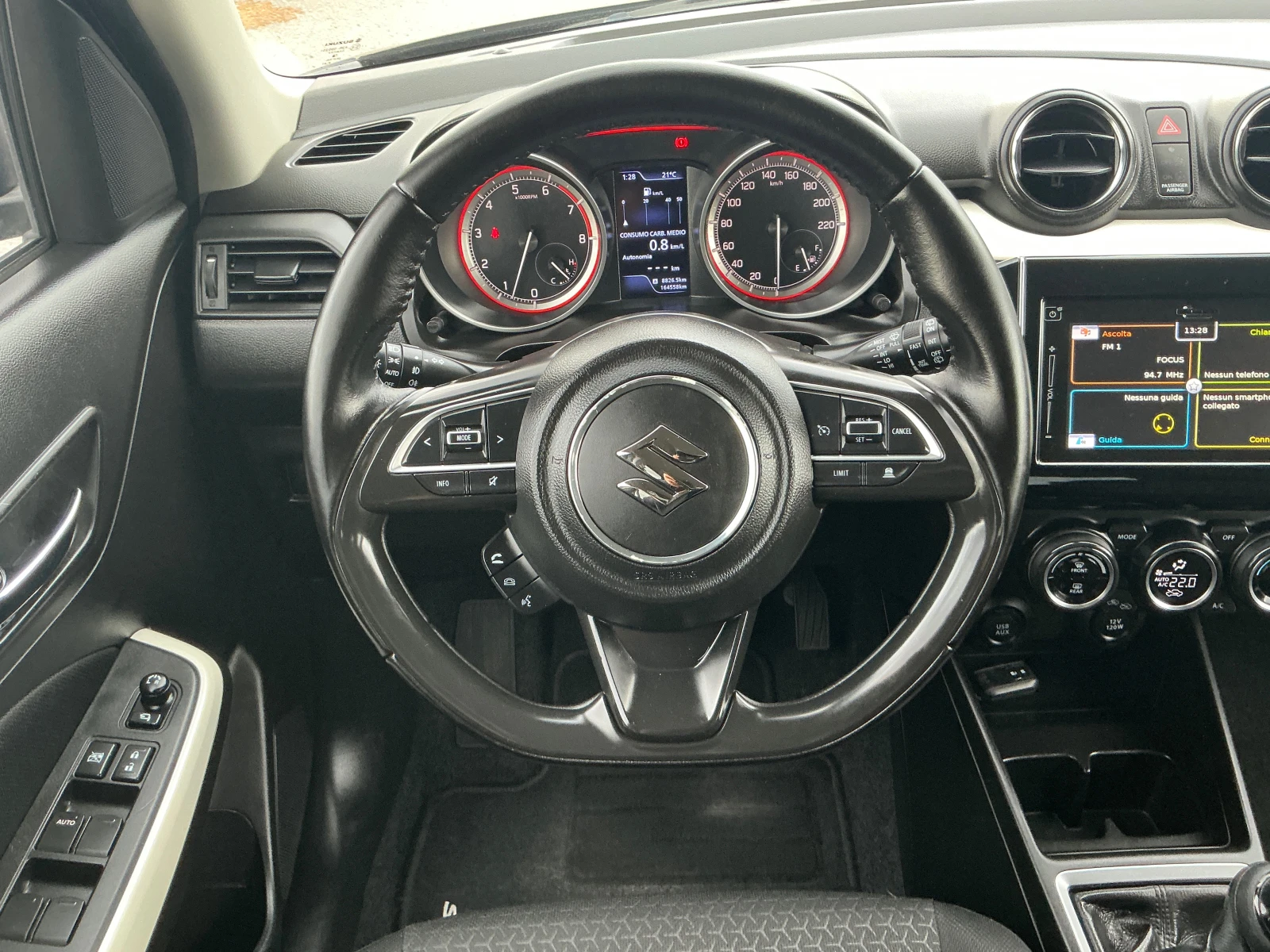 Suzuki Swift 1.2 HYBRID, снимка 11 - Автомобили и джипове - 56615099