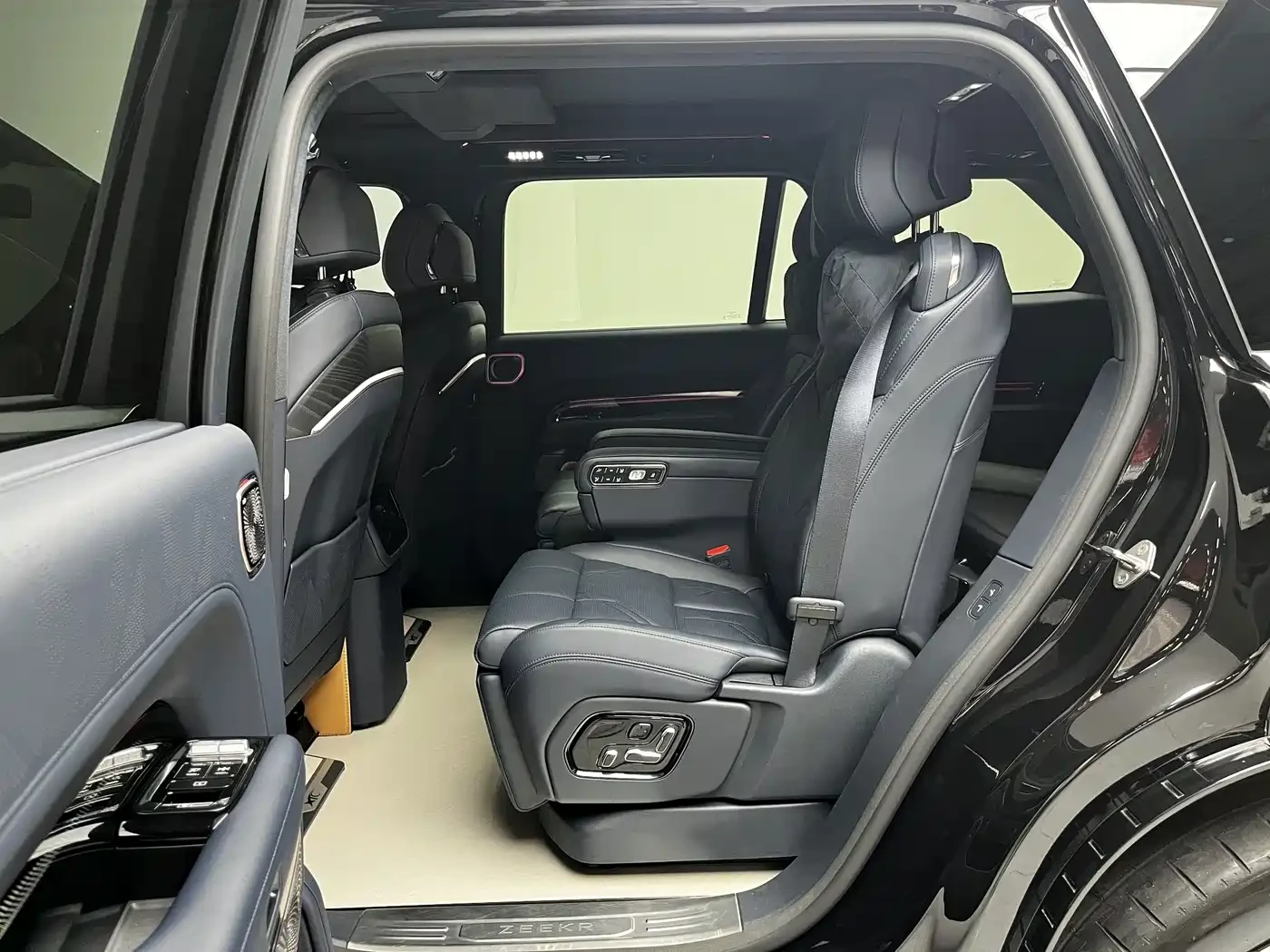 Zeekr 9X LUXURY* 898HP* MAX EDITION* �����* 360* HUD* DIS*  | Mobile.bg � ����������� 15
