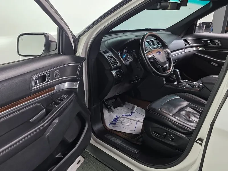 Ford Explorer 2.3 AWD, снимка 11 - Автомобили и джипове - 54351928