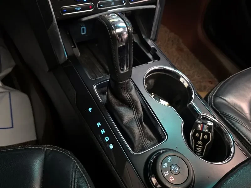 Ford Explorer 2.3 AWD, снимка 9 - Автомобили и джипове - 54351928