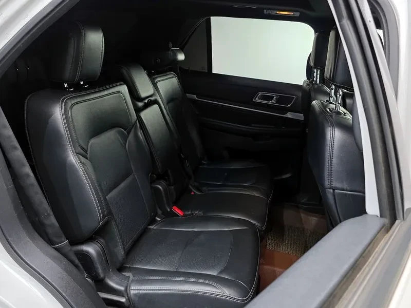 Ford Explorer 2.3 AWD, снимка 12 - Автомобили и джипове - 54351928
