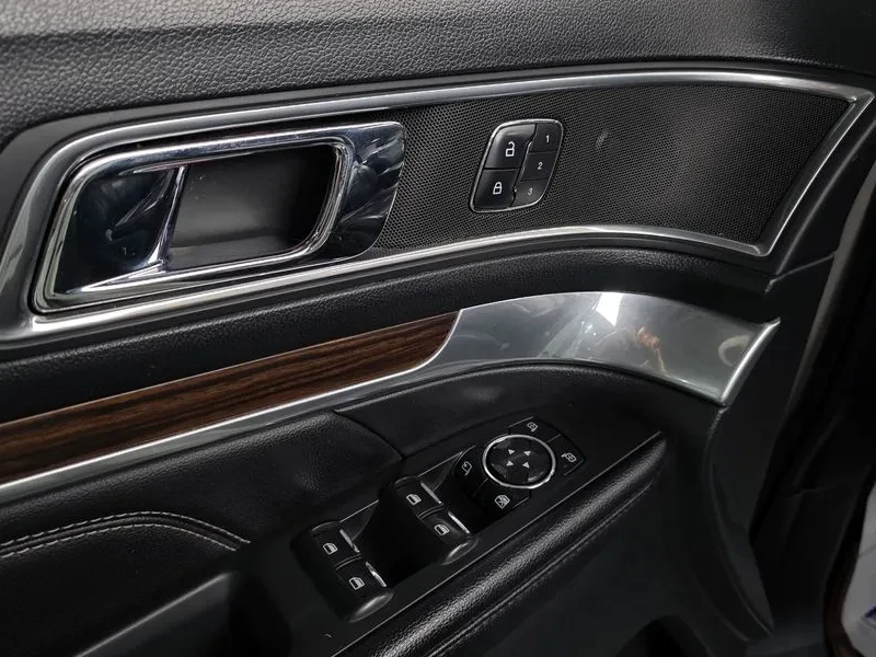 Ford Explorer 2.3 AWD, снимка 17 - Автомобили и джипове - 54351928