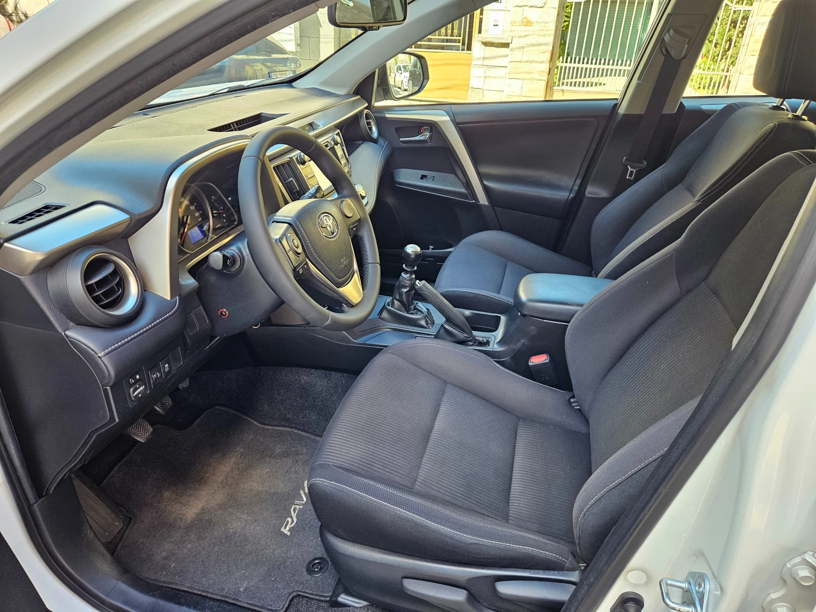 Toyota Rav4 2.0 D-4D 125ph 188325km, снимка 11 - Автомобили и джипове - 54323364