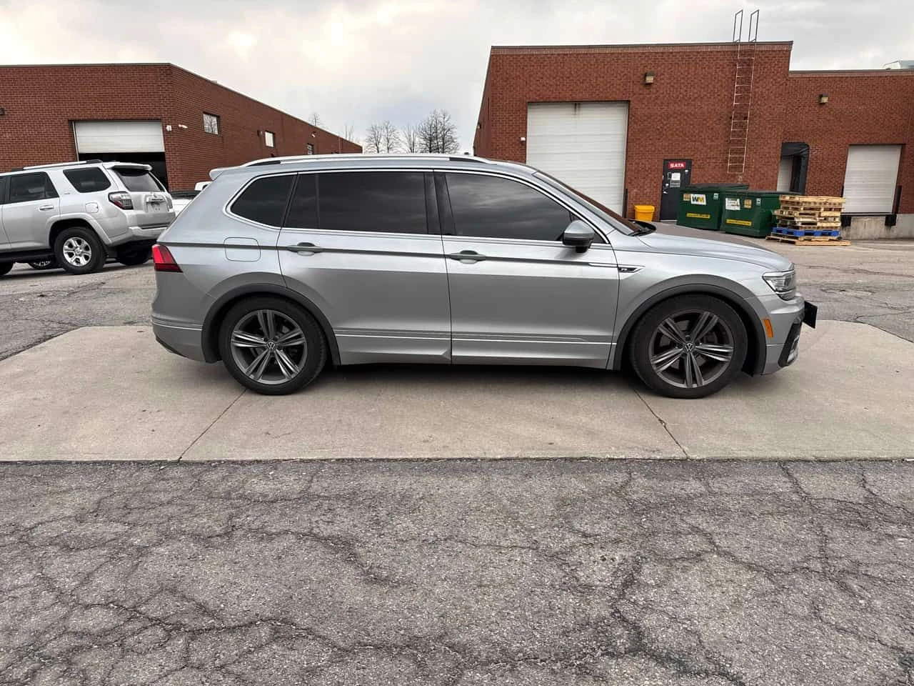 VW Tiguan * Highline * CARFAX * 2 КЛЮЧА * FENDER * ПАНОРАМА, снимка 3 - Автомобили и джипове - 54497138