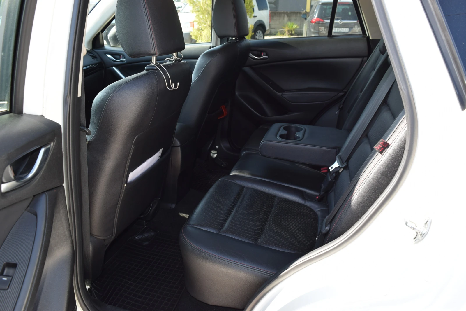 Mazda CX-5 2.2D* Keyless* Нави* Камера* Подгрев* Сервизна ист, снимка 13 - Автомобили и джипове - 54791086