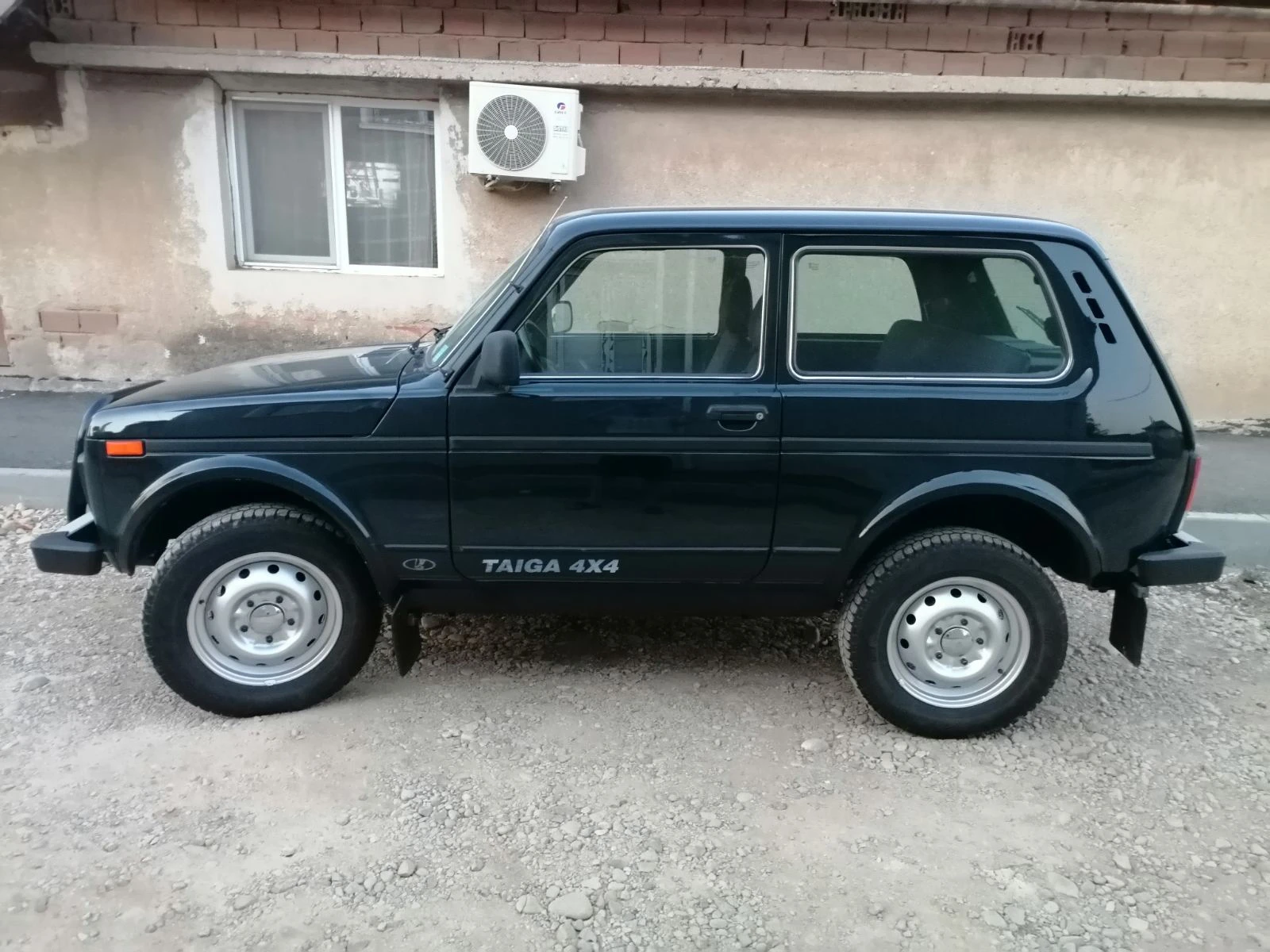 Lada Niva 1.7, снимка 16 - Автомобили и джипове - 55905378