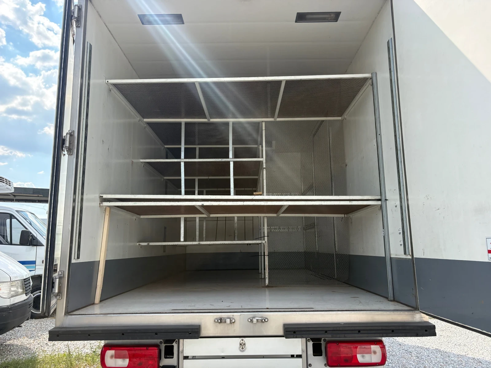 VW Crafter Хладилен, снимка 9 - Бусове и автобуси - 55607580