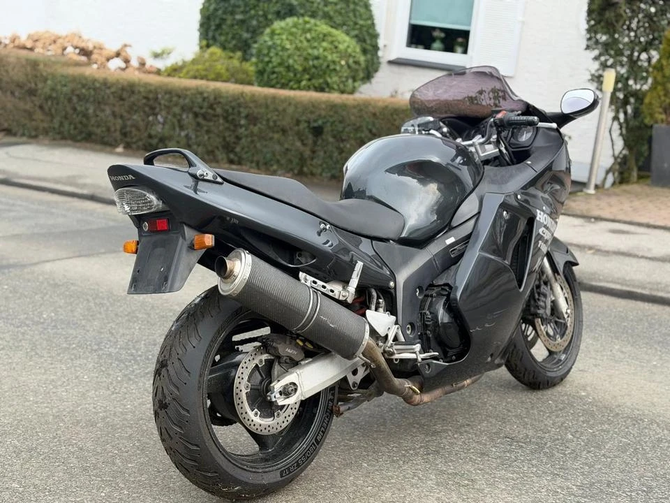 Honda Cbr 1100 ХХ - изображение 3