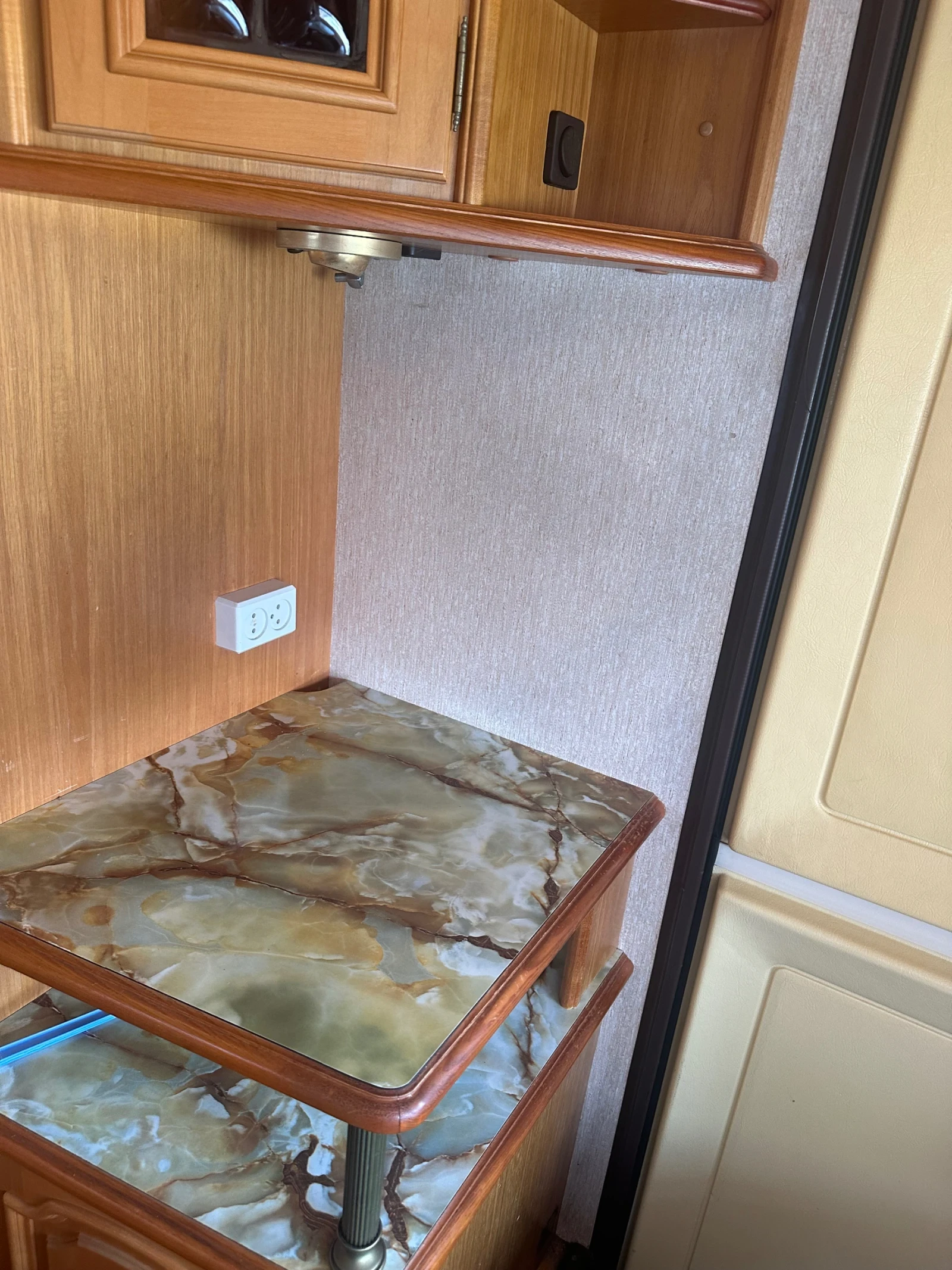 Каравана Tabbert Baronesse 620, снимка 9 - Каравани и кемпери - 53664270