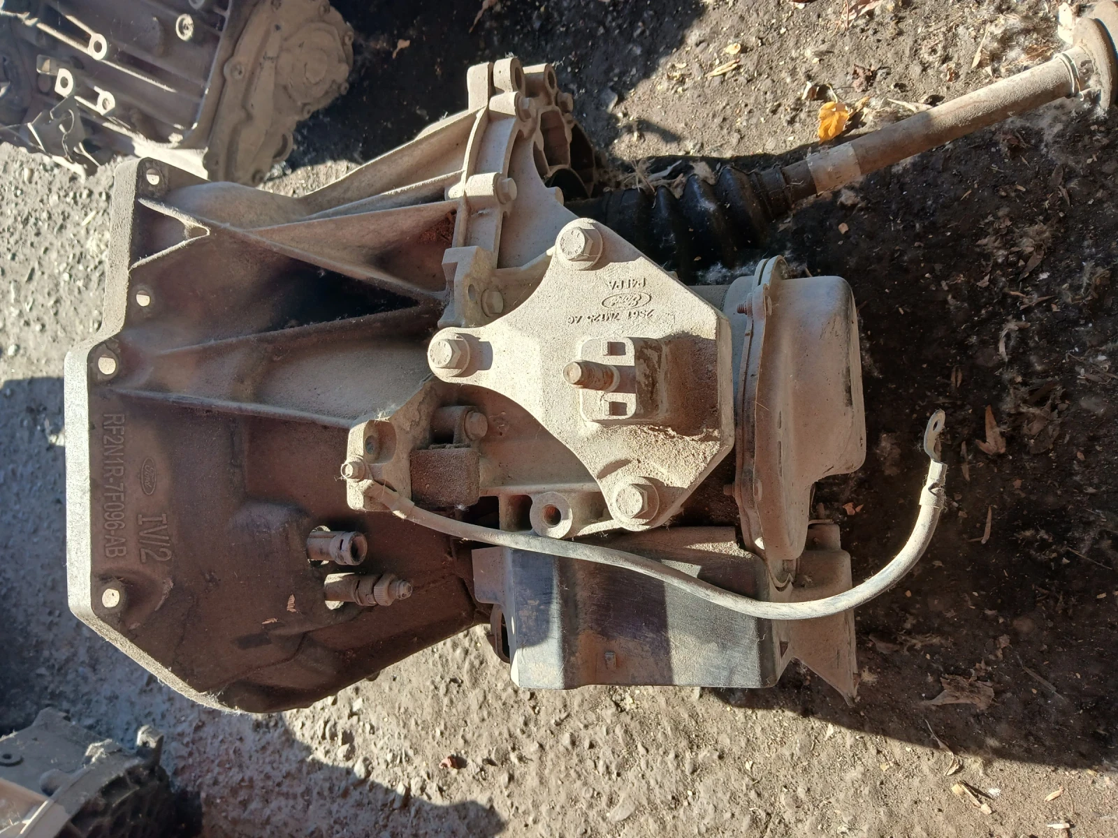 RF2N1R-7F096-AB скорости ръчни Ford Fiesta , снимка 5 - Части - 55228005