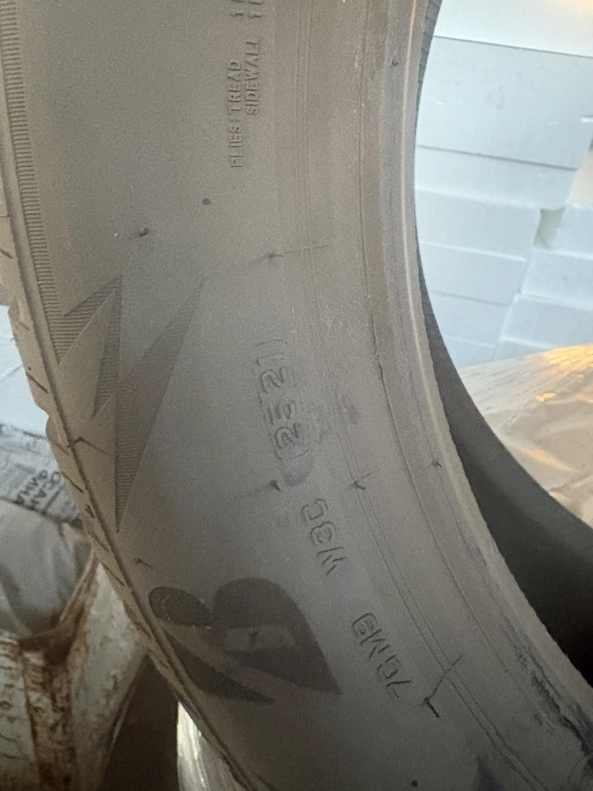 ���� 235/55R20 | Mobile.bg � ����������� 1