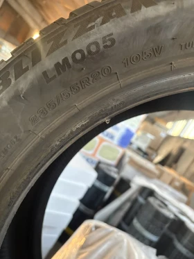 Гуми Зимни 235/55R20, снимка 3 - Гуми и джанти - 52811313
