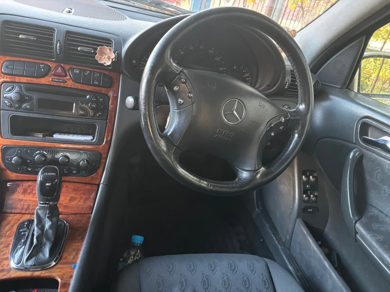 Mercedes-Benz C 220, снимка 5 - Автомобили и джипове - 47854647