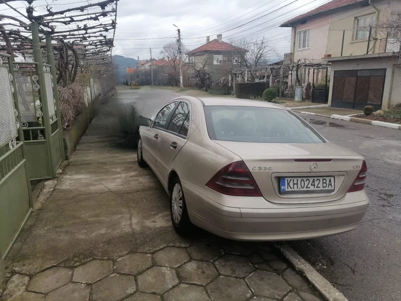 Mercedes-Benz C 220, снимка 3 - Автомобили и джипове - 47854647