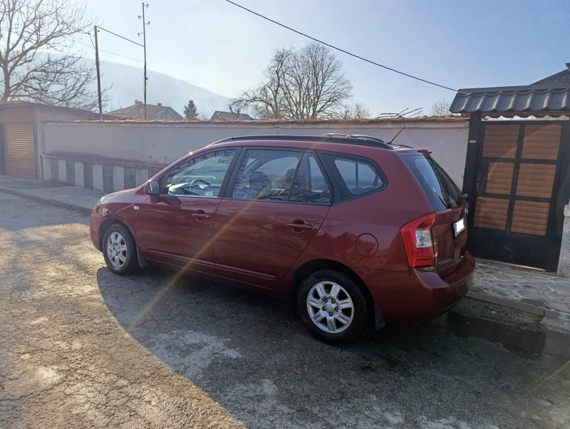 Kia Carens 2.0i, снимка 2 - Автомобили и джипове - 48729762