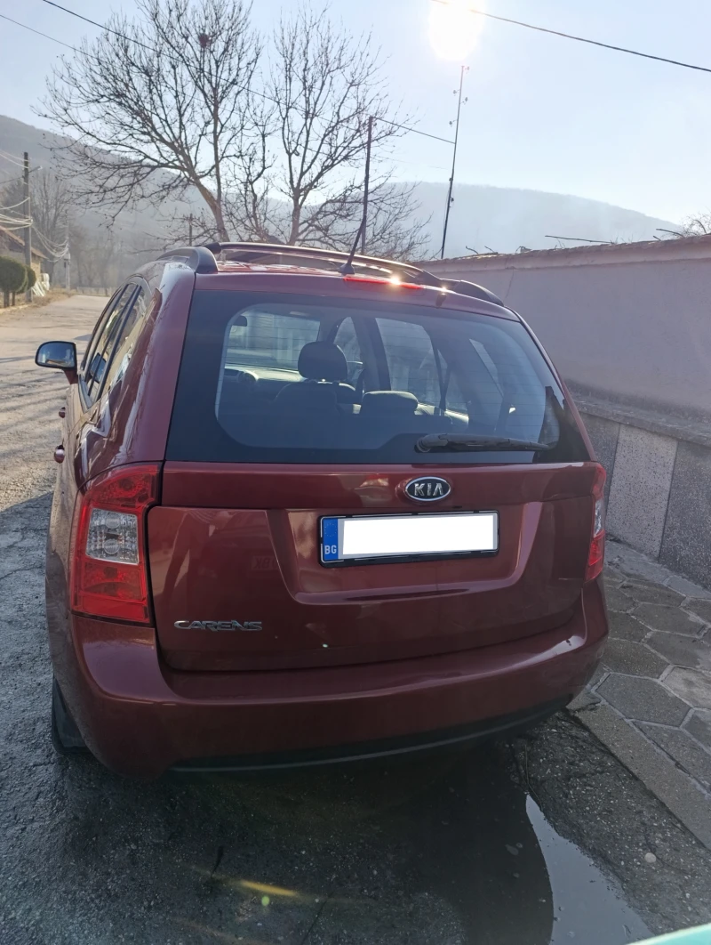 Kia Carens 2.0i, снимка 3 - Автомобили и джипове - 48729762