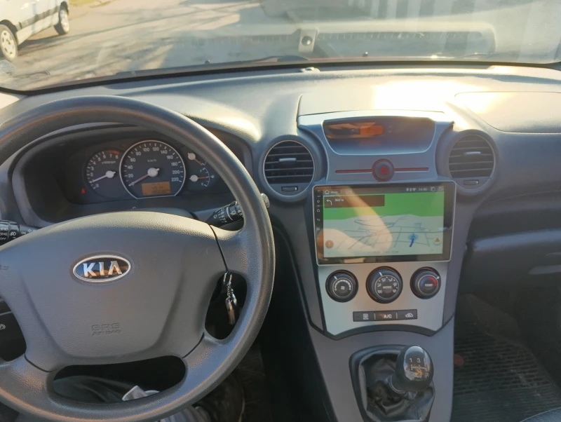 Kia Carens 2.0i, снимка 10 - Автомобили и джипове - 48729762