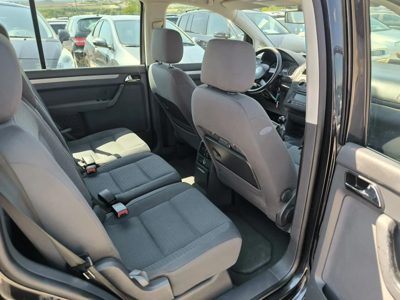 VW Touran 2.0TD, снимка 10 - Автомобили и джипове - 51495402