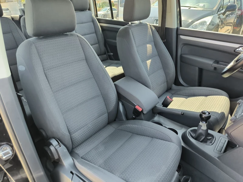 VW Touran 2.0TD, снимка 8 - Автомобили и джипове - 51495402
