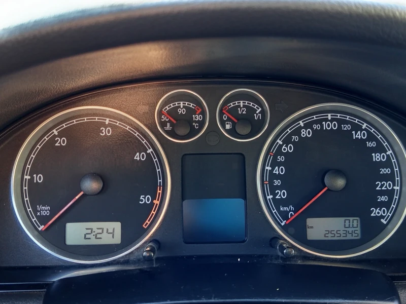 VW Passat Комби 1.9 TDI 131к.с, снимка 4 - Автомобили и джипове - 52910965