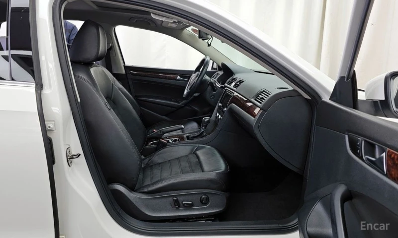 VW Passat, снимка 11 - Автомобили и джипове - 52998454