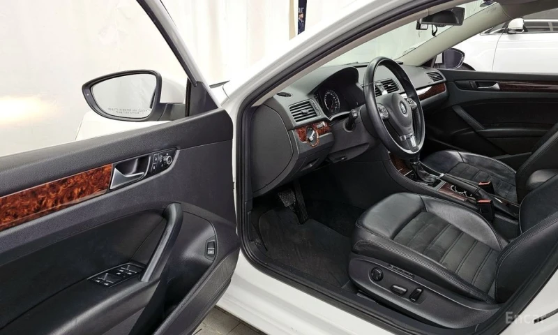 VW Passat, снимка 10 - Автомобили и джипове - 52998454