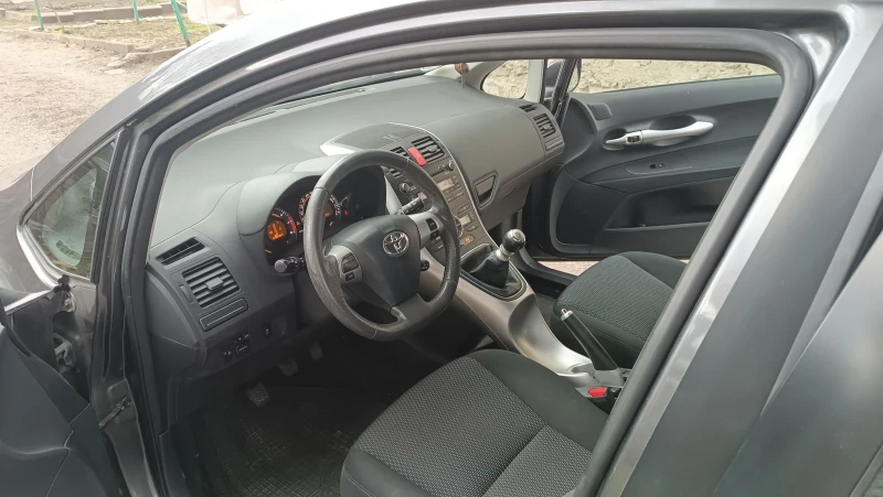 Toyota Auris 1.6-132к.с.топ състояние , снимка 13 - Автомобили и джипове - 53061072