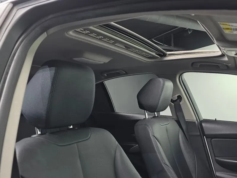 BMW 320 d Ed Edition, снимка 17 - Автомобили и джипове - 53857808