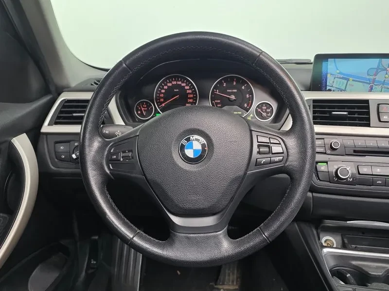 BMW 320 d Ed Edition, снимка 13 - Автомобили и джипове - 53857808