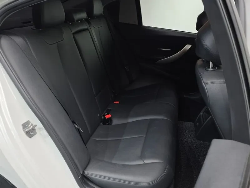 BMW 320 d Ed Edition, снимка 12 - Автомобили и джипове - 53857808