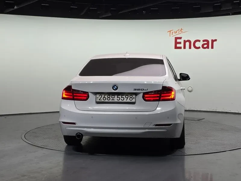 BMW 320 d Ed Edition, снимка 4 - Автомобили и джипове - 53857808