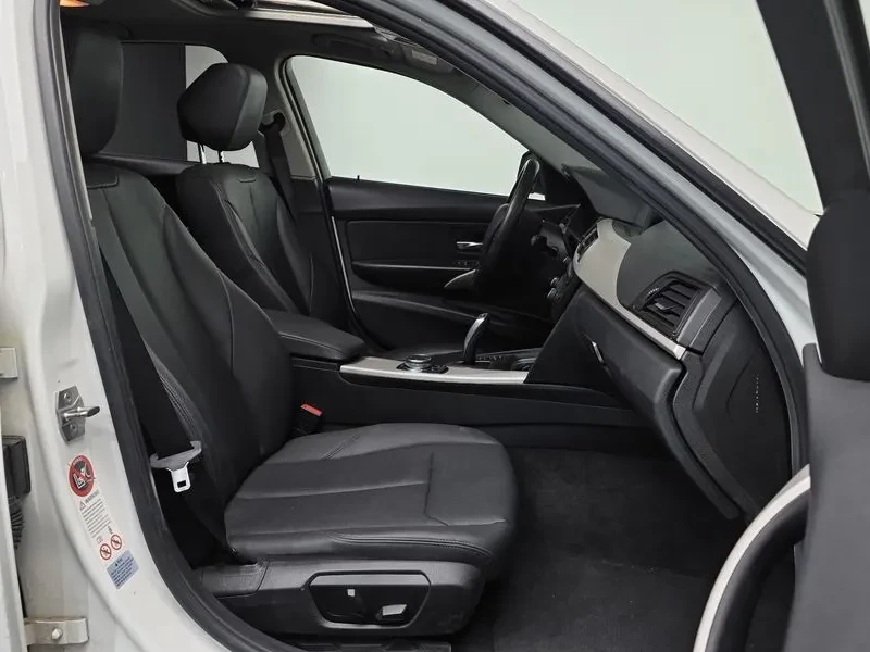 BMW 320 d Ed Edition, снимка 10 - Автомобили и джипове - 53857808