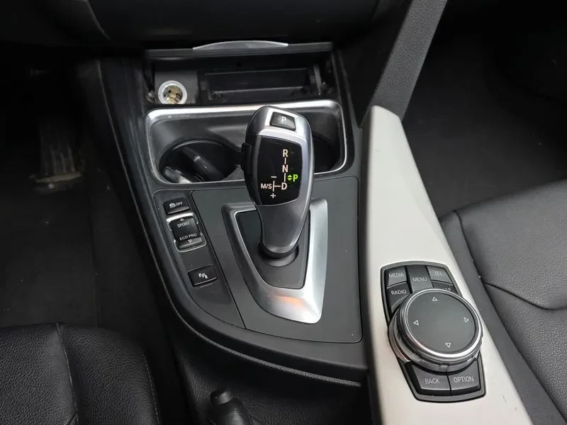 BMW 320 d Ed Edition, снимка 9 - Автомобили и джипове - 53857808