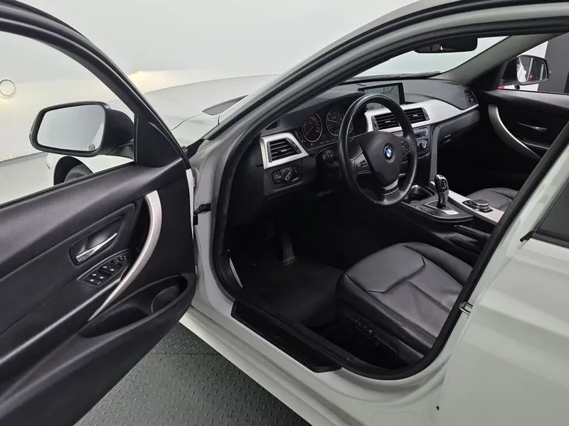 BMW 320 d Ed Edition, снимка 11 - Автомобили и джипове - 53857808