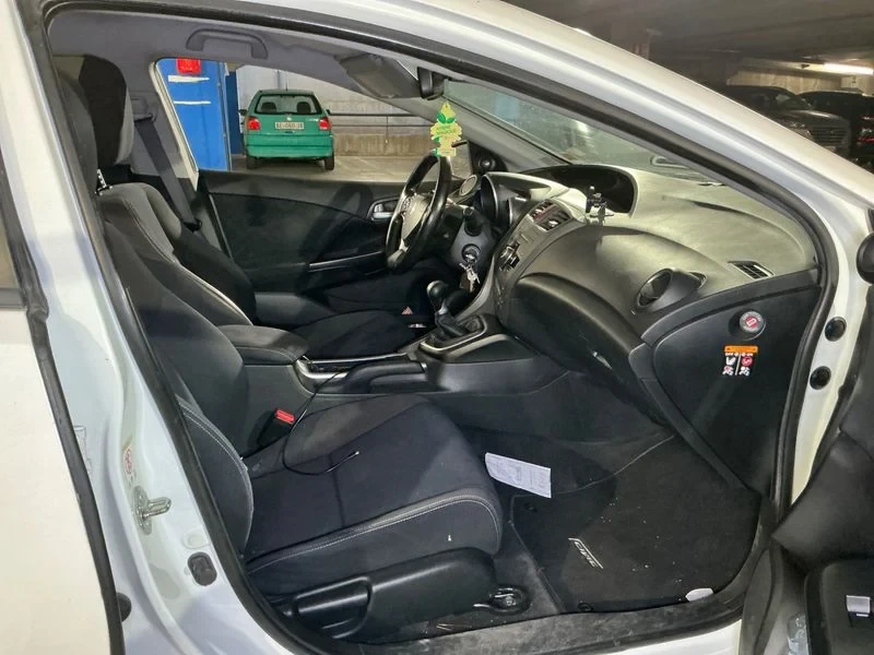 Honda Civic 1.6 DTEC Lifestyle, снимка 3 - Автомобили и джипове - 55467677