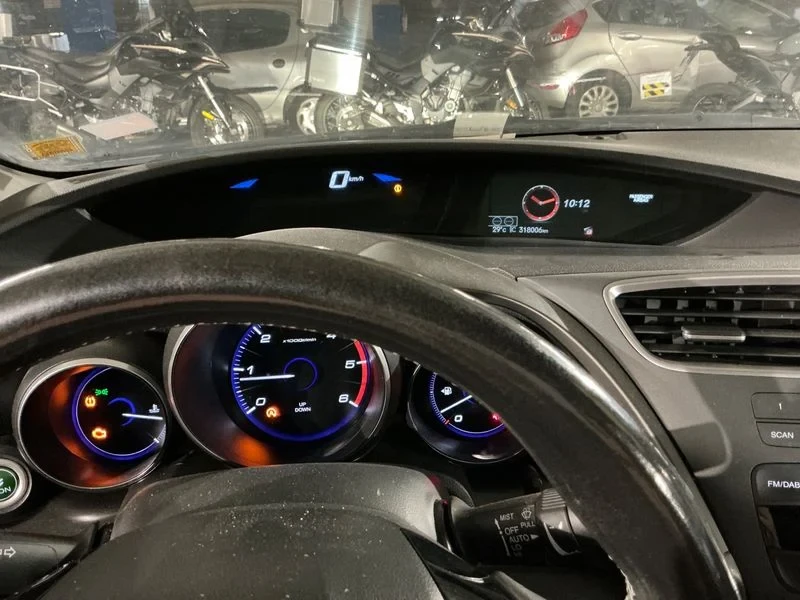 Honda Civic 1.6 DTEC Lifestyle, снимка 4 - Автомобили и джипове - 55467677