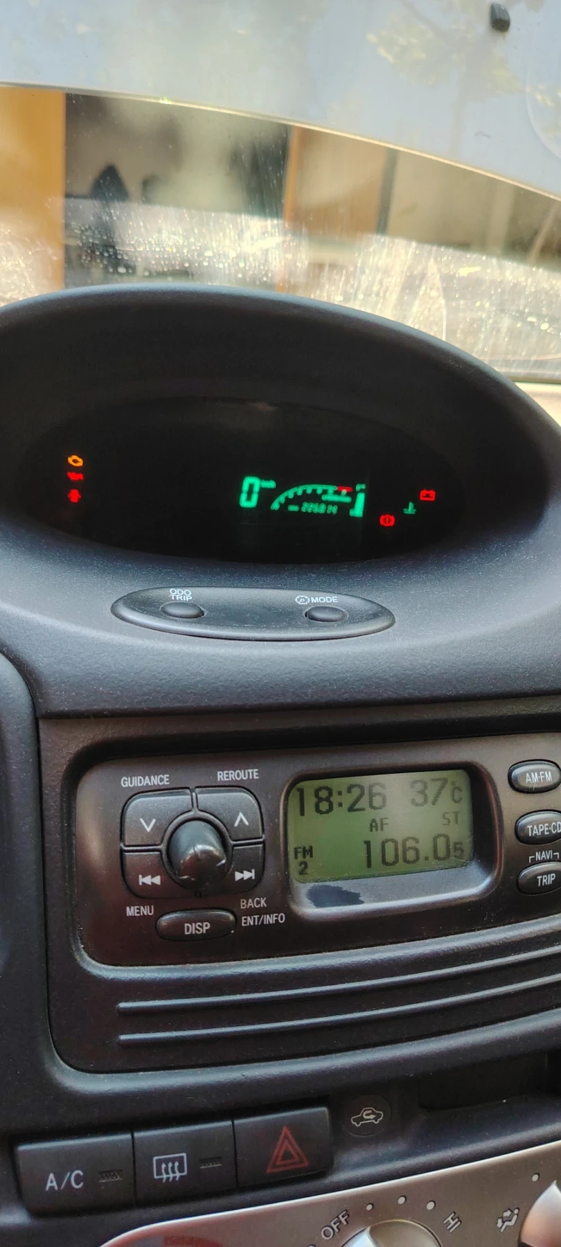 Toyota Yaris verso  - изображение 9