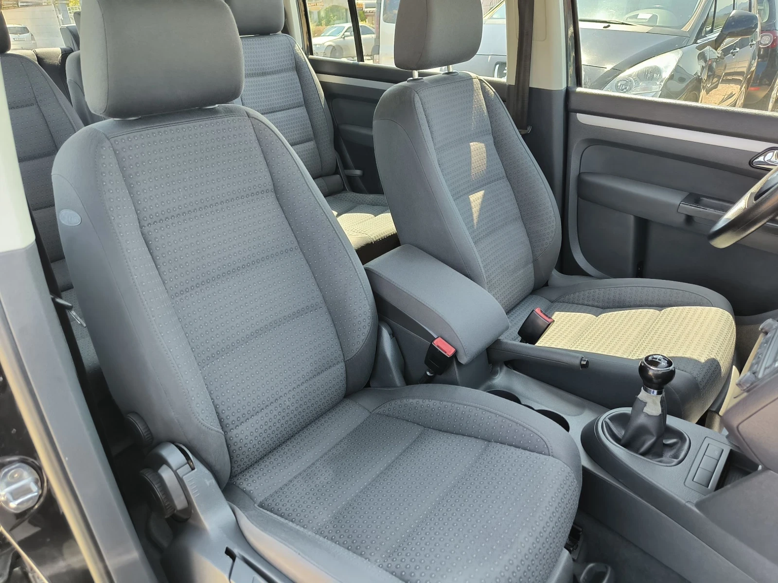 VW Touran 2.0TD - изображение 8